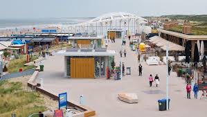 De Levendige Boulevard van Scheveningen: Een Iconische Bestemming aan Zee