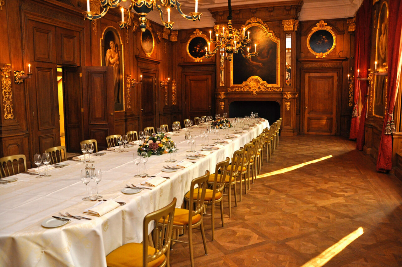 Uit Eten met een Grote Groep in Den Haag: Culinaire Genoegens voor Velen